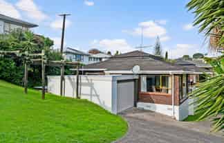 2/16 Hart Road, Takapuna