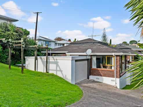 2/16 Hart Road, Takapuna