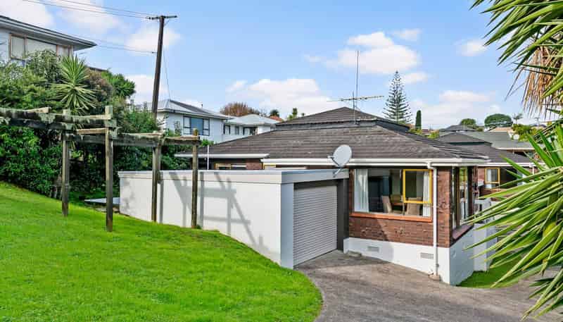 2/16 Hart Road, Takapuna