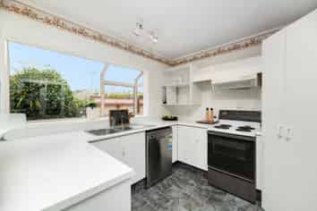 23 Cedar Grove, Matua