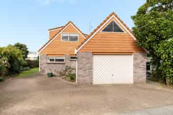 23 Cedar Grove, Matua