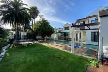 11 Manor Park, Sunnyhills