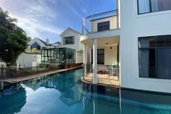 11 Manor Park, Sunnyhills