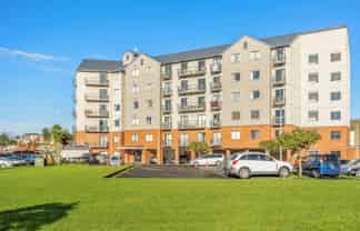 4C/17 Crown Lynn Place, New Lynn