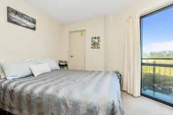 4C/17 Crown Lynn Place, New Lynn