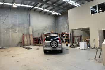 Modern warehouse unit - 329sqm