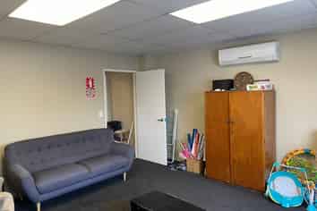 Modern warehouse unit - 329sqm