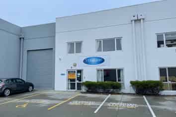 Modern warehouse unit - 329sqm