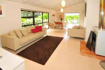 4 Dungarvon Place, Omaha