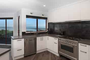 15 Mandalay Lane, Redcliffs