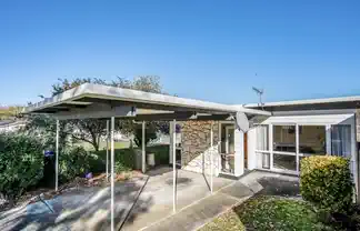 2 Hollows Crescent, Takaro