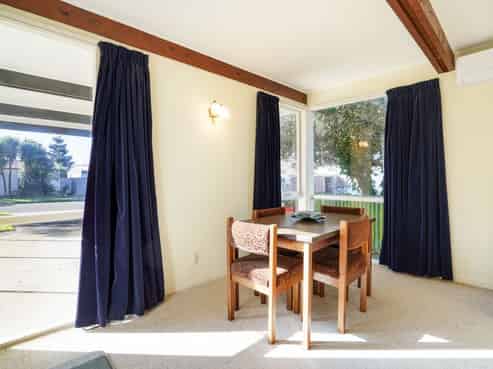 2 Hollows Crescent, Takaro