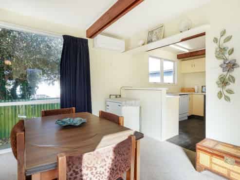 2 Hollows Crescent, Takaro