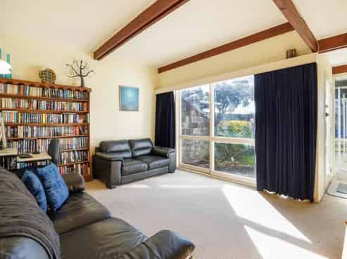 2 Hollows Crescent, Takaro