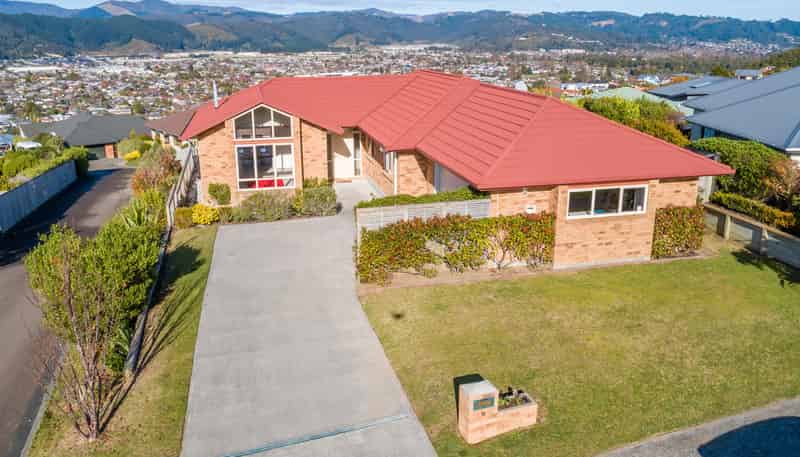 11 James Nairn Grove, Riverstone Terraces