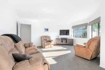 64 Percy Kinsman Crescent, Riverstone Terraces