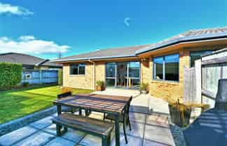 64 Percy Kinsman Crescent, Riverstone Terraces