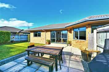 64 Percy Kinsman Crescent, Riverstone Terraces