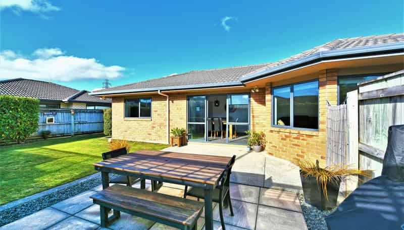 64 Percy Kinsman Crescent, Riverstone Terraces