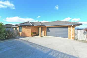 64 Percy Kinsman Crescent, Riverstone Terraces