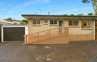 2/62 Cyclarama Crescent, Massey