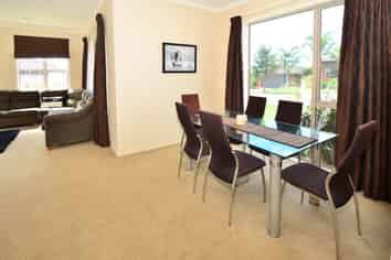 44 Saltwood Street, Red Beach