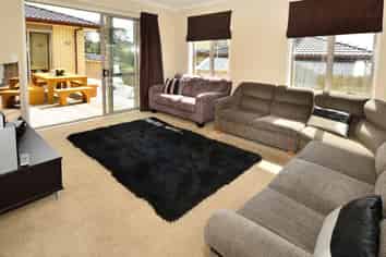 44 Saltwood Street, Red Beach