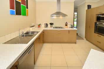 44 Saltwood Street, Red Beach