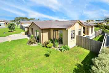 44 Saltwood Street, Red Beach