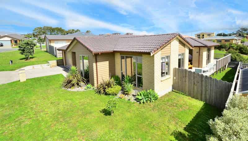 44 Saltwood Street, Red Beach