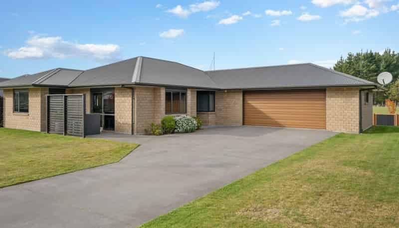 3 Mercade Close, Stratford