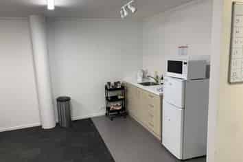 Well-priced South Auckland office