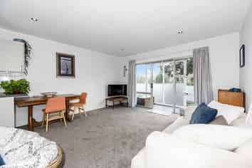 2/11 Alston Avenue, Kelston