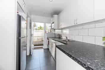 2/11 Alston Avenue, Kelston