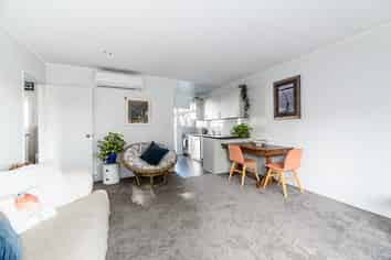 2/11 Alston Avenue, Kelston