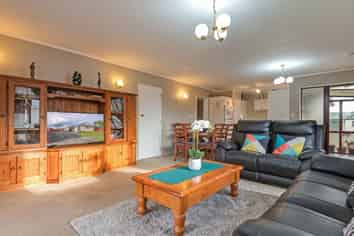 37 Peppertree Glade, Kelvin Grove