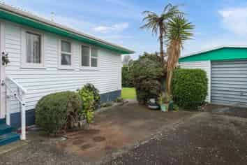 112 Saxbys Road, Deanwell