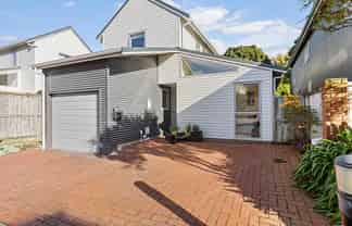 14/36 Dee Street, Island Bay