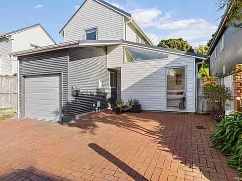 14/36 Dee Street, Island Bay