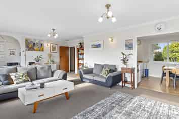 4 Laidlaw Way, Karori