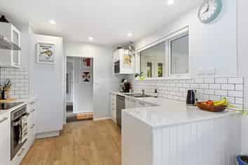 4 Laidlaw Way, Karori