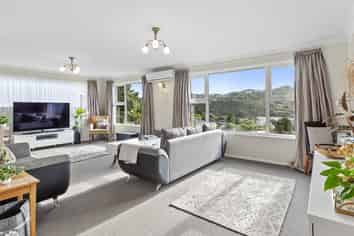 4 Laidlaw Way, Karori