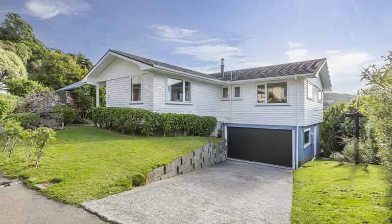 4 Laidlaw Way, Karori