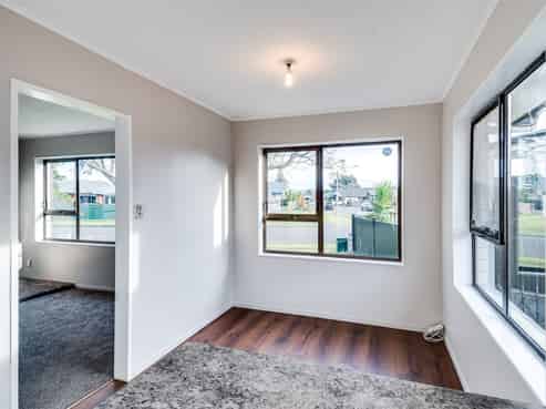 13 Spriggs Crescent, Greenmeadows