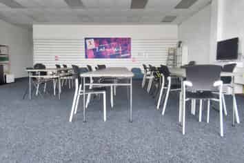 130M² RETAIL FOR LEASE