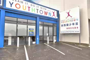 130M² RETAIL FOR LEASE