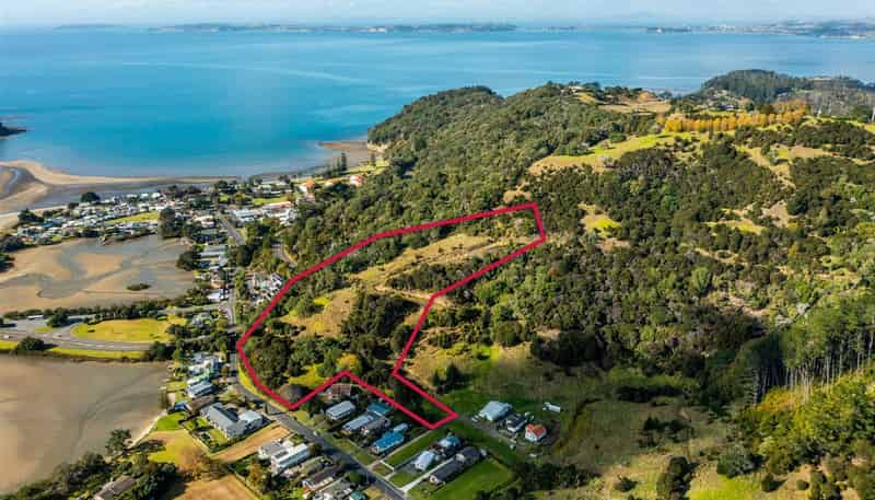 18-20 Weranui Road, Waiwera