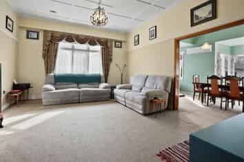 208 Queen Street, Thames