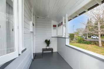 208 Queen Street, Thames