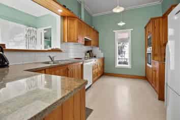 208 Queen Street, Thames